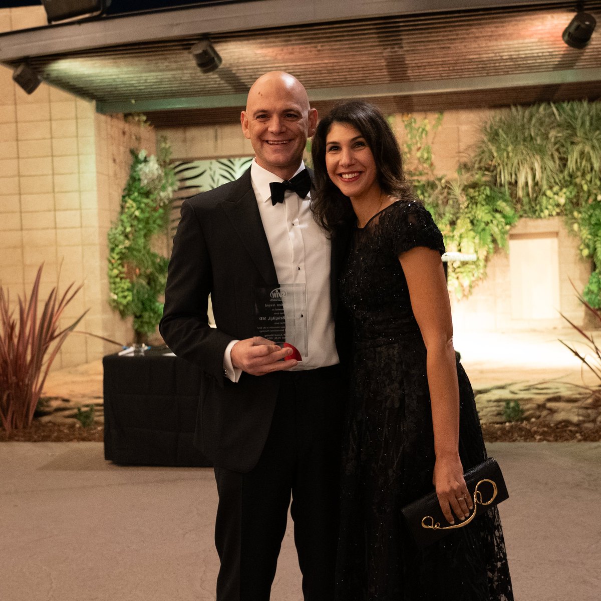 Congratulations to Dr. Waleed Brinjikji @wbrinjikji, recipient of the SVIN 2024 Innovation Award for his pioneering work on CSF venous fistula, among other achievements. 

We were delighted to honor him at the #SVIN24 gala with Dr. Nasr at the San Diego Zoo.