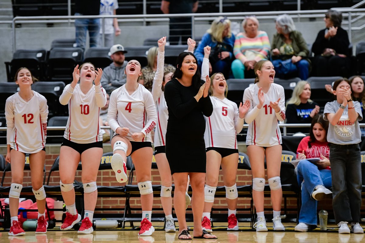 sports_drc's tweet image. Superlatives (2/2)

Libero of the Year: @PonderVb&apos;s Makaylee Ruiz

Blocker of the Year: Argyle&apos;s Betsy Zhang

Newcomer of the Year: Krum&apos;s Anistyn Bailey

Coach of the Year: Ponder&apos;s Makayla Good (@MakMay11)