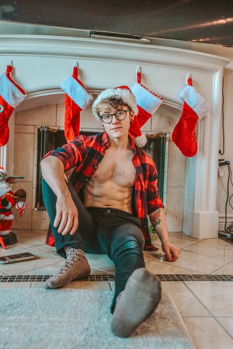 Pretty psyched for my new Christmas set :) https://t.co/H6T0CKLJFm