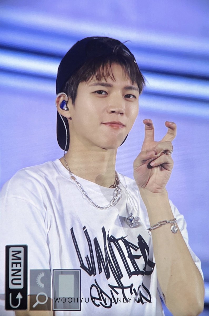 wh_honeytree's tweet photo. 241206  INFINITE CONCERT : LIMITED EDITION

모자 뒤러 쓴거 초큐트 깜찍이잖앙... 🐶🐶

#우현 #남우현 #WOOHYUN 
#인피니트 #INFINITE https://t.co/PrTkJZT3Em