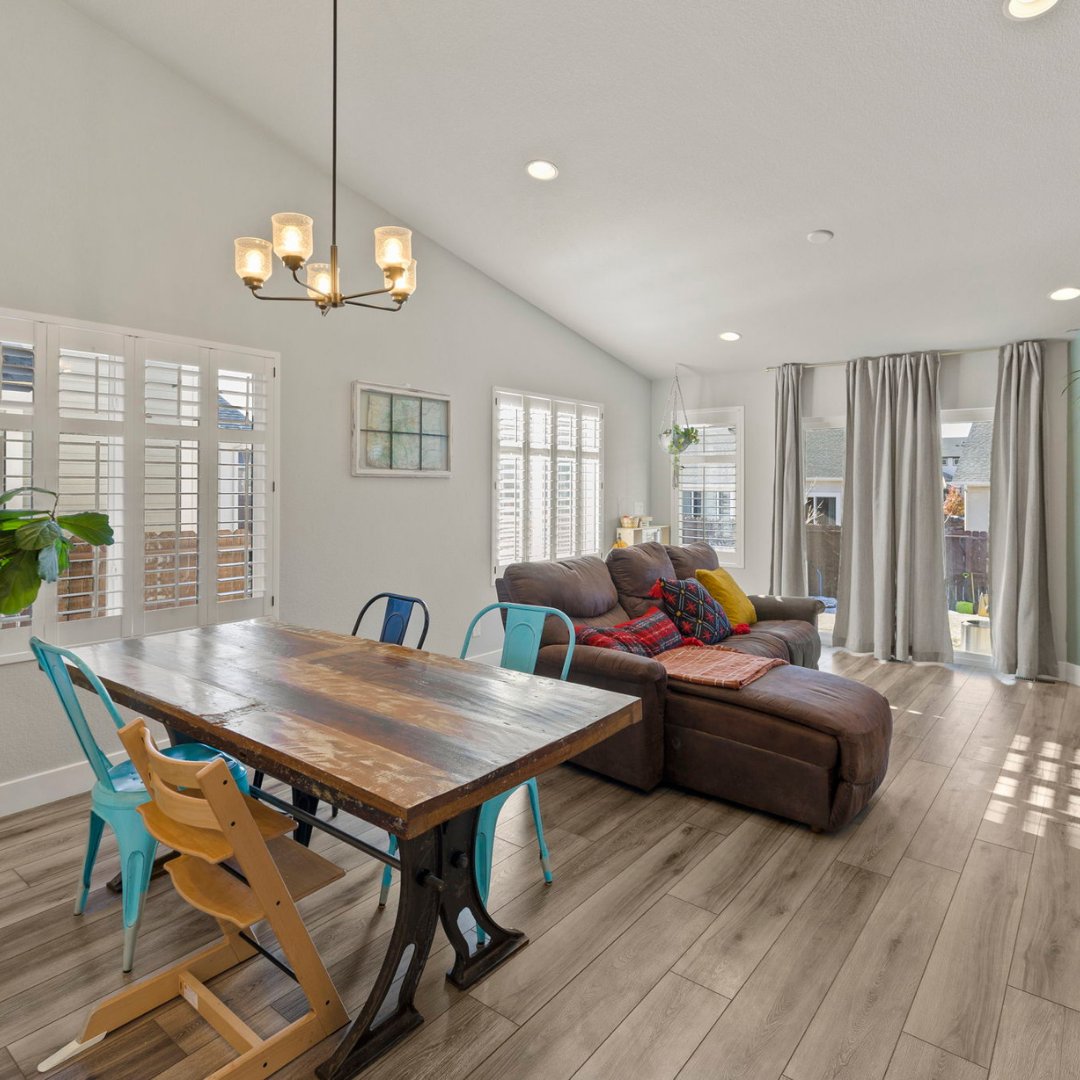 jasondanielscos's tweet photo. 🏡 Just Listed!
📍 11160 Galaxy Hunter Drive, Colorado Springs, CO, 80908
🛌 2 Bedrooms 🛁 2 Bathrooms
💰 $525,000
📍 Don’t wait—schedule your showing today!
#justlisted #coloradosprings #coloradorealestate #finchandgable #MoveUp https://t.co/Iv17V8Zk1R