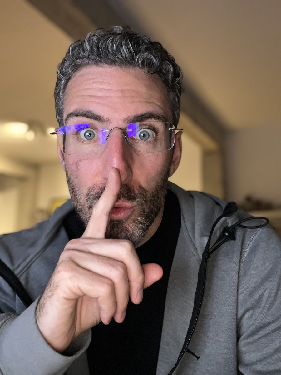 matteogracis's tweet photo. Vorrei porre una domanda. Si può ancora fare domande? Spero di si.

Perché oggi, se muore una persona sana per un malore improvviso o ad uno sportivo viene un ictus o succede qualcosa del genere di punto in bianco, non si può assolutamente e in alcun modo chiedere se si è vaccinato o meno e in caso quante dosi ha fatto?

La risposta è sempre e comunque a priori - e spesso senza analisi di alcun tipo - "NESSUNA CORRELAZIONE" dunque guai a sollevare la questione! Si viene immediatamente tacciati di essere degli sciacalli cospirazionisti e le peggio cose.

Viceversa invece, fino all'altro ieri, ci veniva chiesto a tutti indistintamente e pubblicamente se ci eravamo vaccinati o meno e in caso quante dosi avessimo fatto, perché da quelle dipendeva la nostra vita sociale e lavorativa.
Dunque era tutto un... "ti sei vaccinato, vero?!".

Ecco, oggi invece, tale domanda non si può più fare.
Perchè?