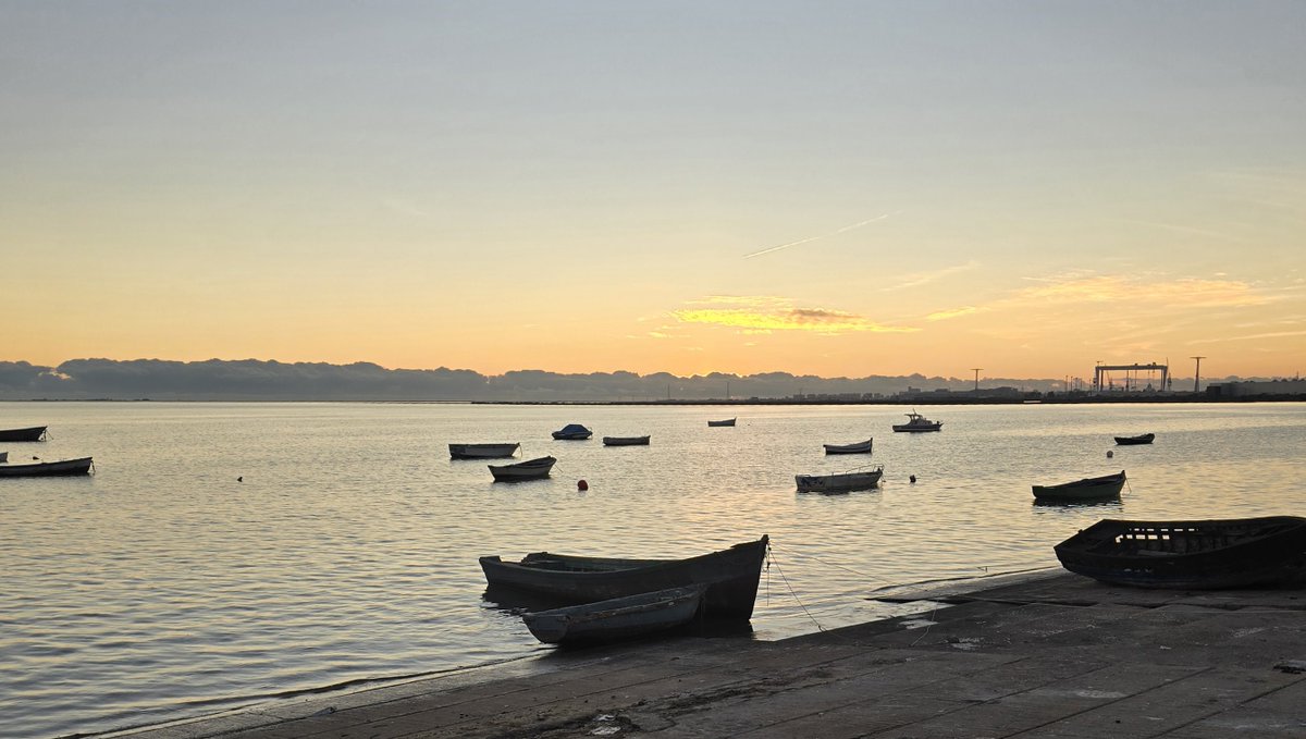 hermano_lorenzo's tweet photo. Siempre he sido un enamorado de los #atardeceres... ¡Bella #puesta de #sol en la #Bahía de #Cádiz desde #Puerto #Real!
Sempre he estat un enamorat d'es #capvespres... Bella #posta de sol a sa #Badia de #Cádiz des de #PuertoReal. https://t.co/okUtJmWRmn