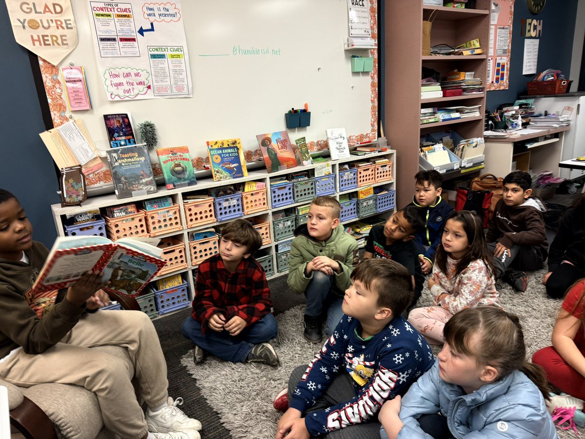 MrsWalker_WHE's tweet photo. This awesome student turned in his points to share a book with his class! Beautiful Reading! https://t.co/z7TPGnZS44