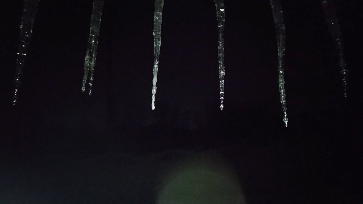 Elate_1's tweet photo. I give you the first icicles of this year. ❄️❄️❄️
#RussianAtin 🇷🇺
@SB19Official #SB19 🇵🇭
@imszmc #PABLO #SB19_PABLO 💜
❣️ #ATIN #BESTFANDOMEVER ❣️ https://t.co/5JO2DoV0zd