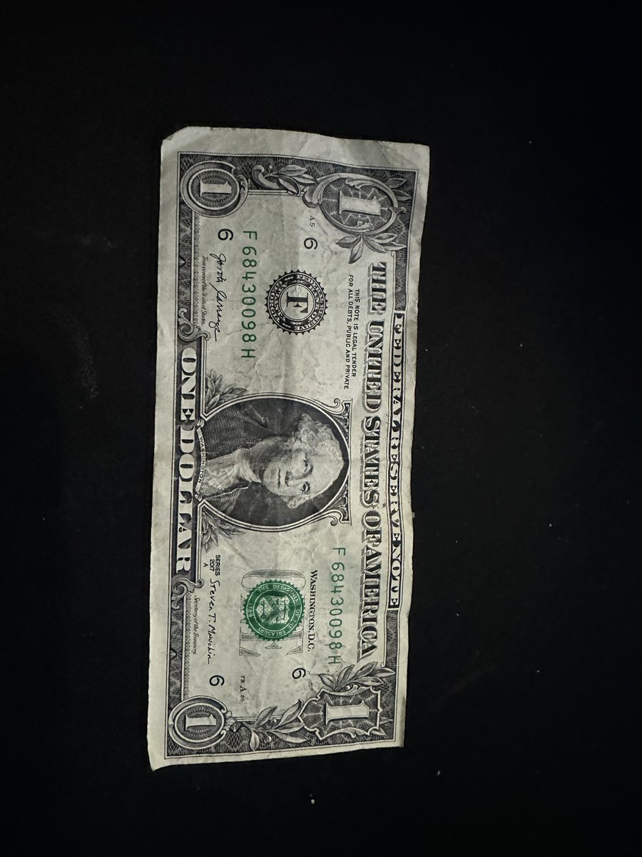 BLACKHACK2k's tweet photo. If u look closely at this dollar it is misprinted. Can anyone find it. Also is it going to be in the future worth more than its face value? https://t.co/aTDr0WNGdz