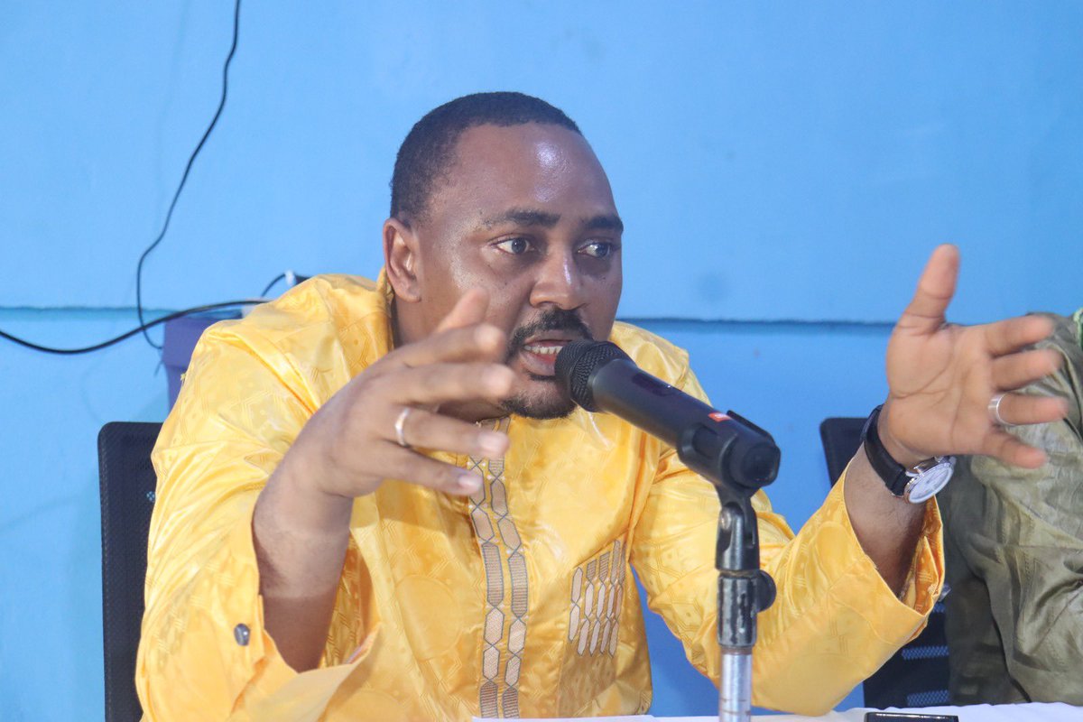 Gando444's tweet image. C’est avec immense honneur que j’ai répondu à l’invitation des étudiants de l’université Général Lansana Conté de Sonfonia pour présenter ma dernière publication «  Le Défi guinéen ». Les échanges ont été enrichissants pour l’ensemble des participants .