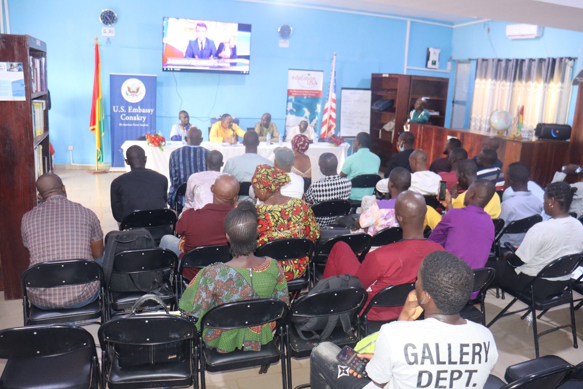 Gando444's tweet image. C’est avec immense honneur que j’ai répondu à l’invitation des étudiants de l’université Général Lansana Conté de Sonfonia pour présenter ma dernière publication «  Le Défi guinéen ». Les échanges ont été enrichissants pour l’ensemble des participants .