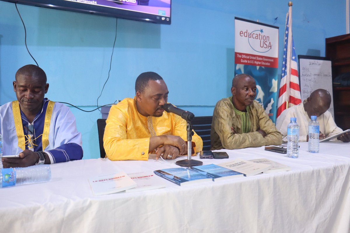 Gando444's tweet image. C’est avec immense honneur que j’ai répondu à l’invitation des étudiants de l’université Général Lansana Conté de Sonfonia pour présenter ma dernière publication «  Le Défi guinéen ». Les échanges ont été enrichissants pour l’ensemble des participants .