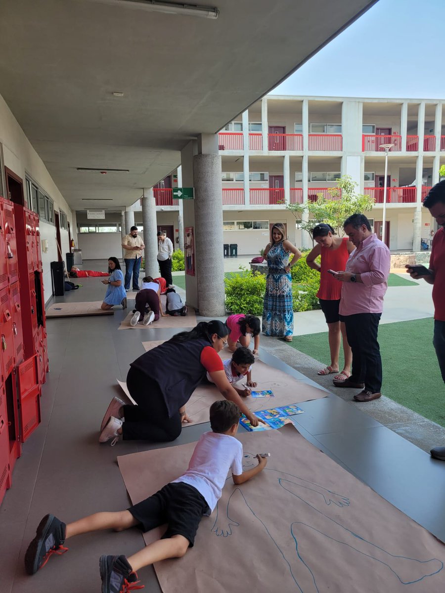 PimentelAt76035's tweet image. &quot;Bringing English to life in the classroom! 🌟 Learning, laughing, and growing together one word at a time. 📚✨ #EnglishTeaching #ESLFun #LearningThroughPlay&quot;