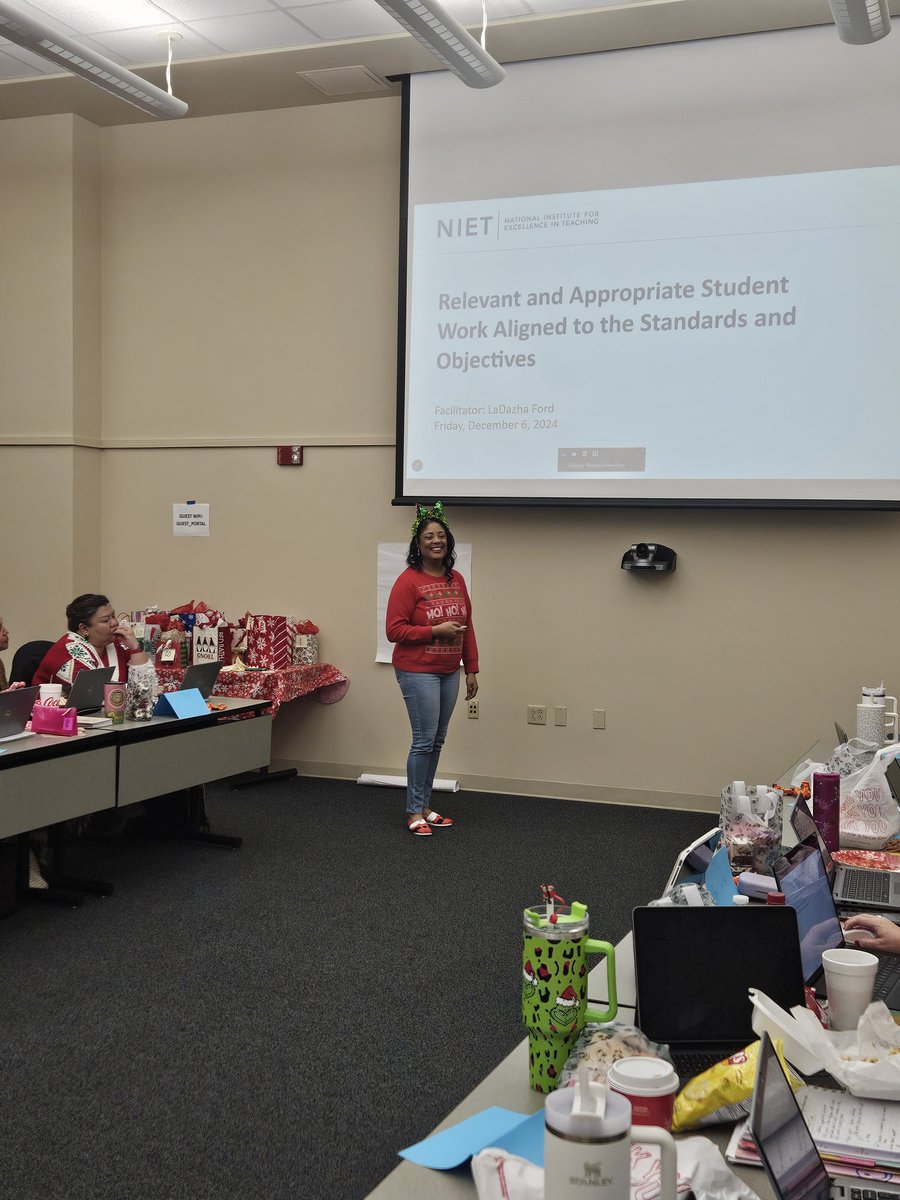 Senior Specialist <a href="/ladazhaford/">LaDazha Ford</a> is modeling for us a deeper look into the impact of using relevant &amp; appropriate student work aligned to  standards &amp; objectives. <a href="/NIETteach/">National Institute for Excellence in Teaching</a>, we practice what we teach. 💥💥
#TheNIETway