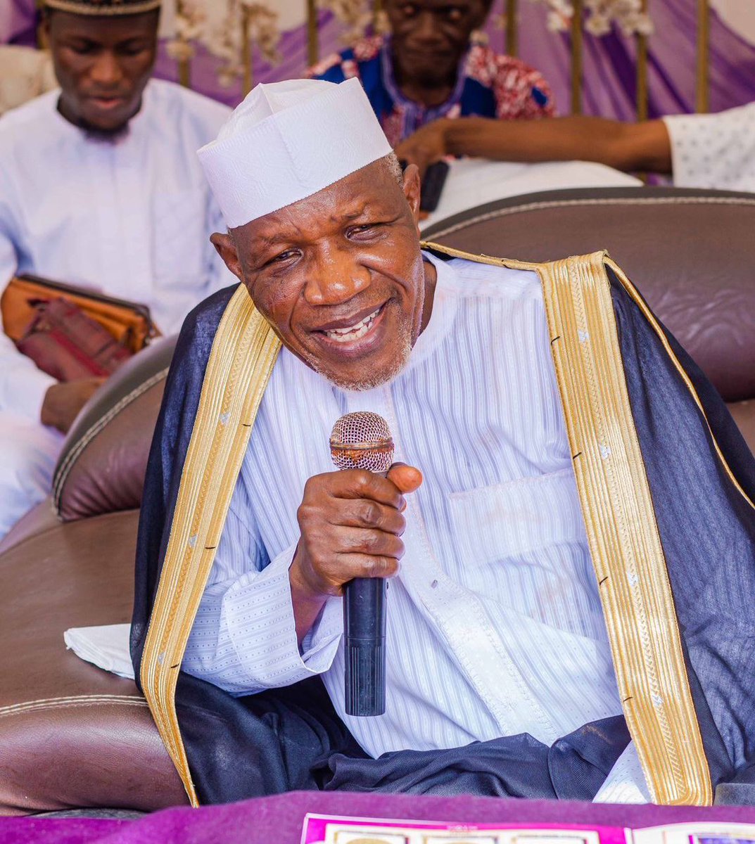 KwankwasoRM's tweet photo. I extend my deepest condolences to the family and associates of Sheikh Muyideen Bello, and to the Islamic Community over his sad passing. 

Sheikh Bello, a respected Islamic cleric, was a model for spiritual guidance whose teachings and contributions touched many lives across Nigeria and beyond.

We shall continue to be inspired by his sermons in understanding of faith, and to share the values of compassion, unity and love. 

May the Almighty Allah grant him Al-Jannatul Firdaus. Amin. - RMK