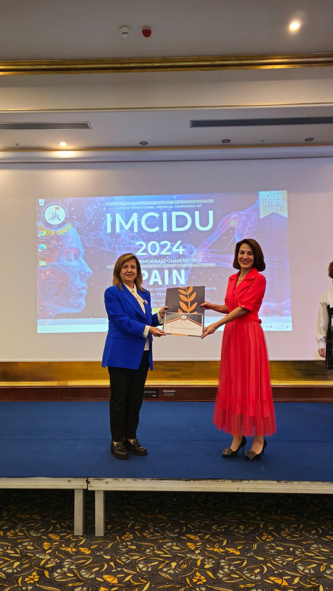 PAyvat's tweet photo. Sayın Kurucu Rektörümüz Prof Dr Bedriye Tunçsiper hocamızın liderliğinde, yeni başlayan anestezi asistanlarımızın da katılımıyla, İzmir Demokrasi Üniversitesi Tıp Fakültesi olarak IMCIDU 2024 kongremizi gerçekleştirdik. Gururluyuz. #izmirdemokrasi https://t.co/JqWtoYNG9s