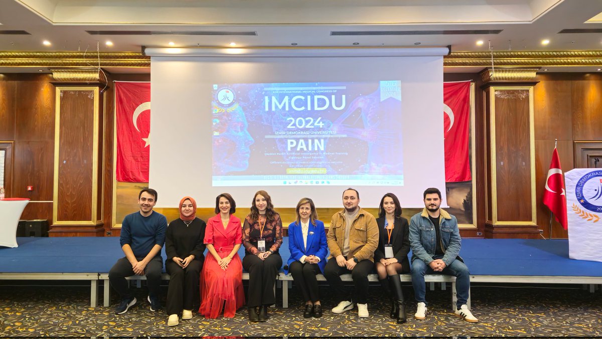 PAyvat's tweet photo. Sayın Kurucu Rektörümüz Prof Dr Bedriye Tunçsiper hocamızın liderliğinde, yeni başlayan anestezi asistanlarımızın da katılımıyla, İzmir Demokrasi Üniversitesi Tıp Fakültesi olarak IMCIDU 2024 kongremizi gerçekleştirdik. Gururluyuz. #izmirdemokrasi https://t.co/JqWtoYNG9s