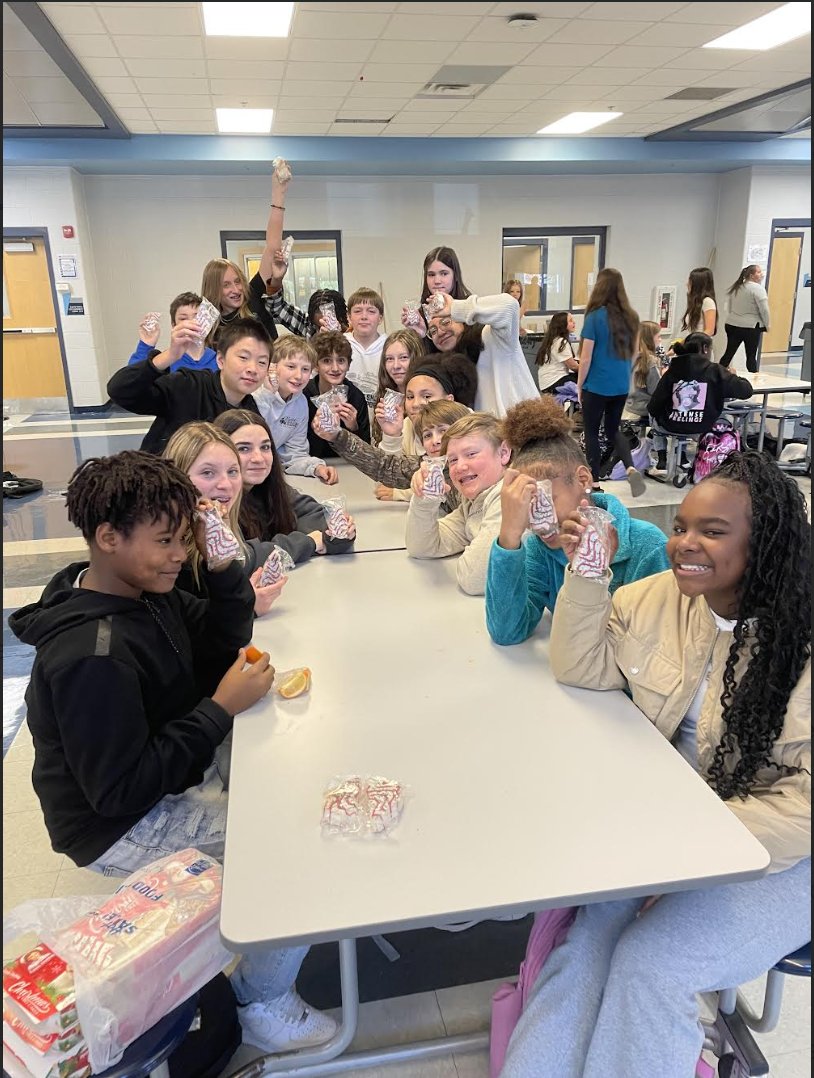Mrs. Parsons HR class had perfect attendance today, so I went and bought them Christmas Tree Cakes. Mr. Lilley and Mrs. Sextons classes did too, but they ate their cakes before I could take their pictures 🎄🤪