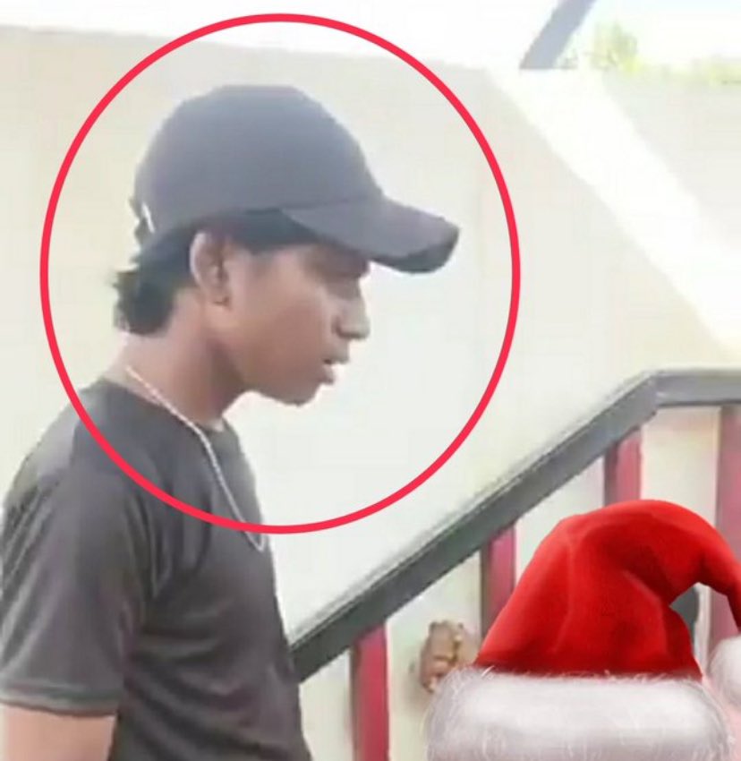 ये वहीं आतंकी हैं जो मध्य प्रदेश के रतलाम में छोटे-छोटे मुस्लिम मासूम बच्चों को पीटते हुएं उनसे "अपने धर्म" यानी JSR का नारा लगवाता था। ऐसे आतंकियों के लिये #UAPA तो हैं। मगर वो तभी लागू होता हैं, जब आरोपी कोई मुस्लिम हो.! #Islamophobia_in_India 
<a href="/imshaukatali/">Shaukat Ali</a> 
<a href="/warispathan/">Waris Pathan</a>