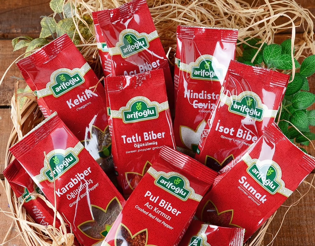Arifoğlu markasıyla satılan ürünlerde bir kez daha tağşişe rastlandı. Buna göre firma son 2 ayda 5. kez sağlığı tehlikeye düşürecek gıdalar listesinde yer aldı:
Sumak
Öğütülmüş tatlı biber
Acı kırmızı pul biber
Öğütülmüş sumak
Öğütülmüş toz tatlı biber
gidadedektifi.com/status/1627