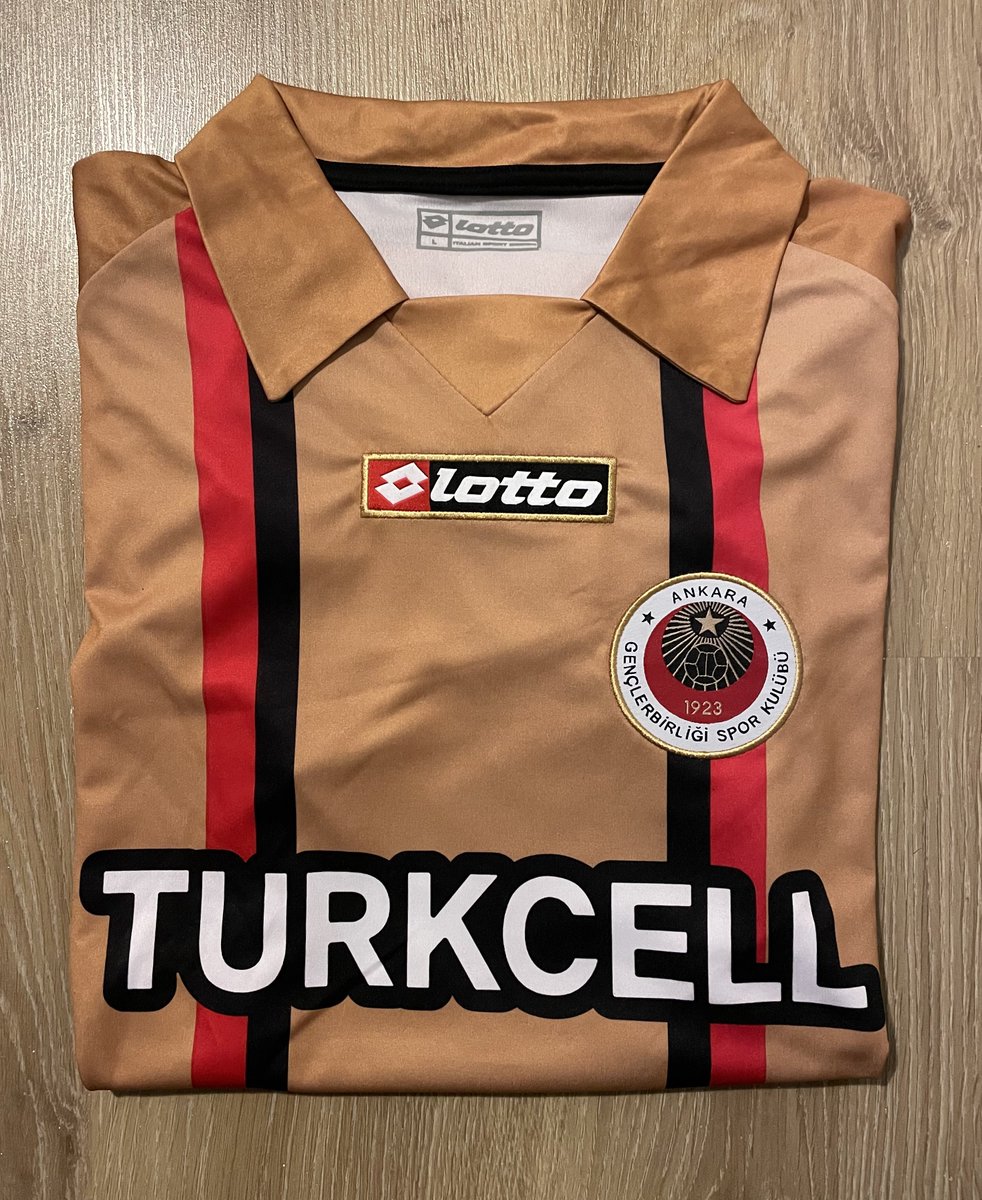 gorkemeke's tweet photo. @FlyDutchman1923 @dervisdurak @AlihanLimoncuo @GBFormalar 2010-11 sezonundan altın olarak bir de bu prototip var :) https://t.co/Q7O2BGtKnP