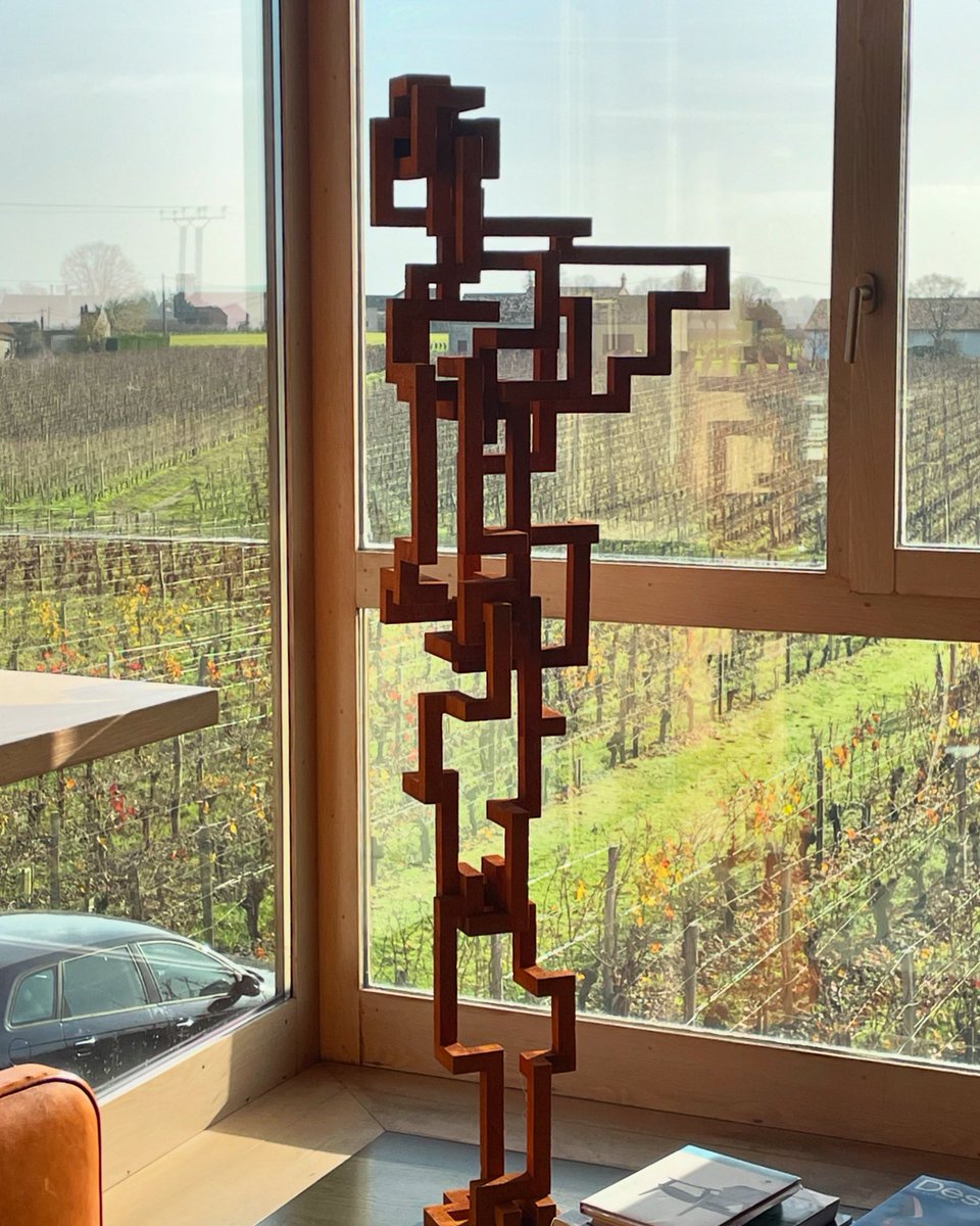 chriswinedoctor's tweet photo. In the first floor offices of Le Pin, a sculpture by Anthony Gormley, a representation of Jacques Thienpont looking out (and pointing?) over the vines of Le Pin. #anthonygormley #lepin #jacquesthienpont #pomerol #bordeaux #wine https://t.co/y1HnVNZEGz