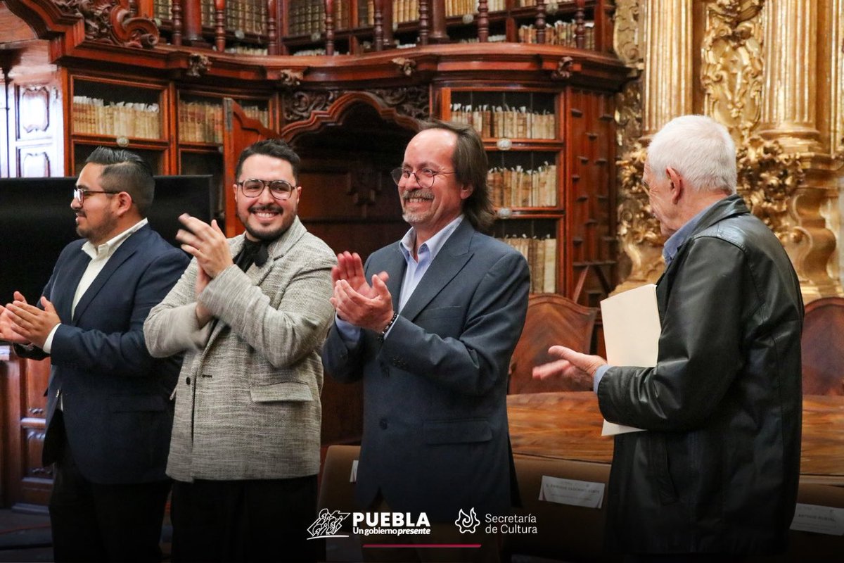 #EsNoticia ✍️:

A fin de difundir el patrimonio artístico y cultural del estado, el gobierno presente de <a href="/SergioSalomonC/">Sergio Salomón</a>, a través de esta Secretaría, presentó el libro “Imagen y persuasión. Devoción, política y pintura en el Acatzingo del siglo XVIII”.
📰 bit.ly/3OF4zi6