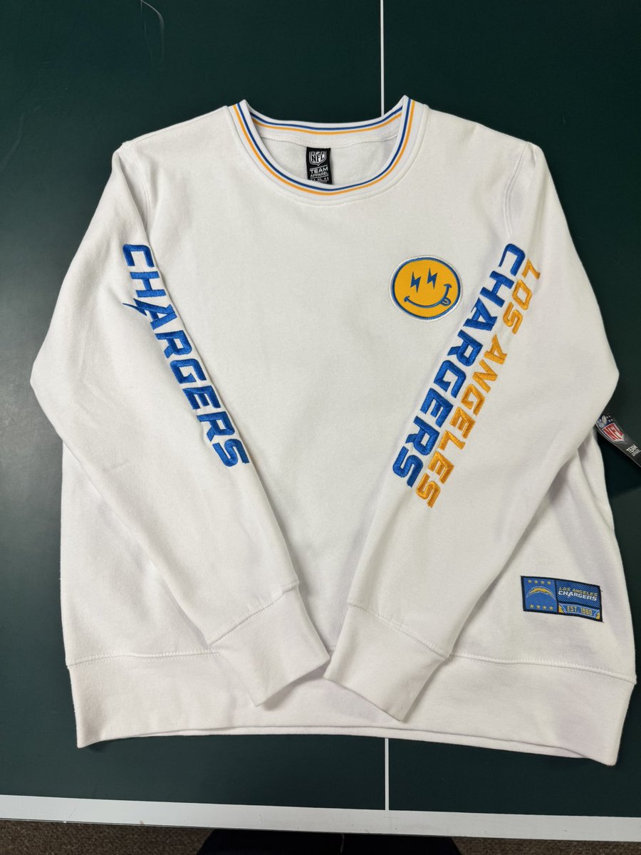 ⚡️🎄⚡️ 12 DAYS OF CHRISTMAS ⚡️🎄⚡️
 ⚡️🎄⚡️🎄⚡️  GIVEAWAY  ⚡️🎄⚡️🎄⚡️

Day 6: RT this post to win this exclusive XL Chargers crew neck sweatshirt. FYI…it tends to run a tad small. I’ll pick a winner tomorrow. Good luck and have a fantastic weekend. #HappyHolidays and #BoltUp