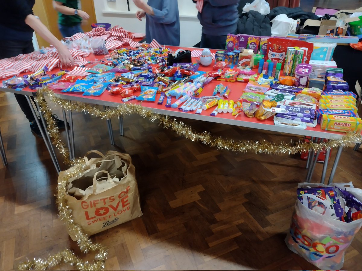 jemmared25's tweet photo. @oxtedschool The Christmas fair is coming along nicely! 🎄 https://t.co/XoY9l1Er2b