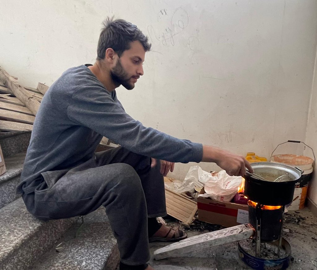 yaserabughali's tweet image. gofund.me/1fbeba35
I am appeling with a heavy
heart to evacuate me and my wife from north G@za as everything we worked for in the past 3 years got vanished due to the ongoing gen0cid3, help us rebuild our lives and start over, without you we will never make it!
PLEASE…