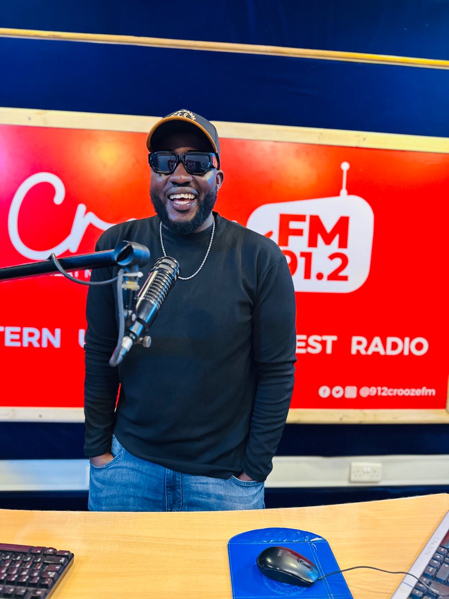 912CroozeFM's tweet photo. #TheFatFridayMix
Yes whoโs listening to @BelgaLive1997 & @DeejayEmma_Cfm ๐ฅ๐ฅ, itโs the #TGIF_Edition and we are here to serve yโall good vibes๐ซก๐ซก
We listen but we donโt Judge, Location & Request Edition
#CroozeFM
#Mbarara https://t.co/s1XzFbyFk3