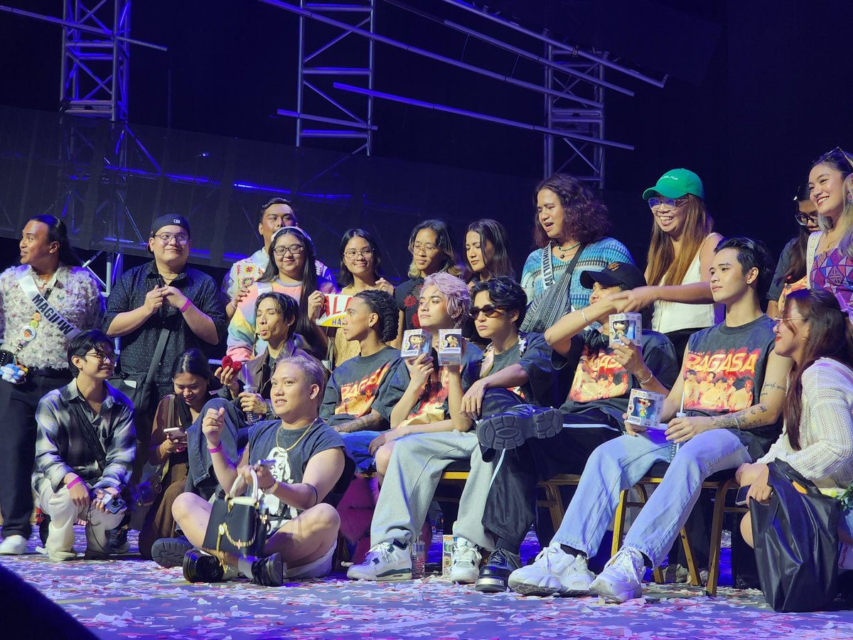 I'm very happy na naibigay ko sa inyo personally ang mga custom pops ninyong lahat <a href="/TaneoSeb/">Taneo</a> <a href="/modiggity00/">MO</a> <a href="/JaoPaoJaoPao/">Jaowie Wowie</a> <a href="/thisisnotomas/">tás</a> <a href="/RJi_official/">Nᜀᜄ᜔ᜊᜊᜄ</a> <a href="/AlasDaGreat/">ALAS</a> <a href="/Official_ALAMAT/">ALAMAT ᜀᜎᜋᜆ᜔ 🇵🇭</a> and I hope you'll love it ❤️