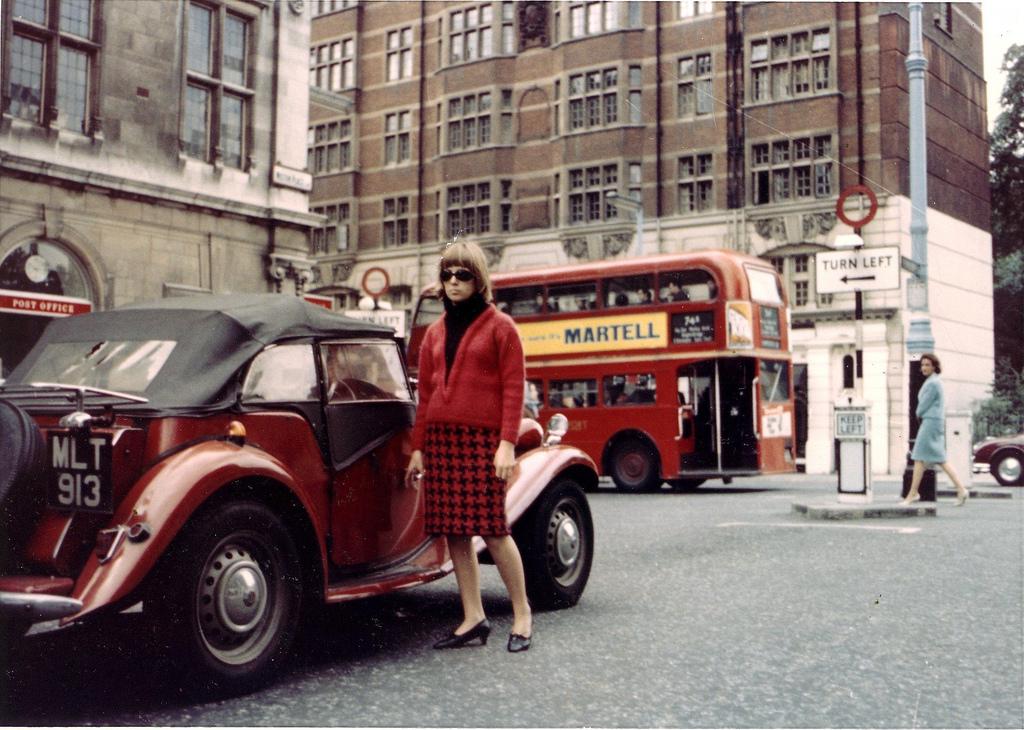OldEngland1066's tweet photo. London, in the late 1960s. The height of the flower power and free love lifestyle. Groovy colours, fashion, and cars. https://t.co/9CaipnAQhV