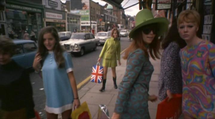OldEngland1066's tweet photo. London, in the late 1960s. The height of the flower power and free love lifestyle. Groovy colours, fashion, and cars. https://t.co/9CaipnAQhV