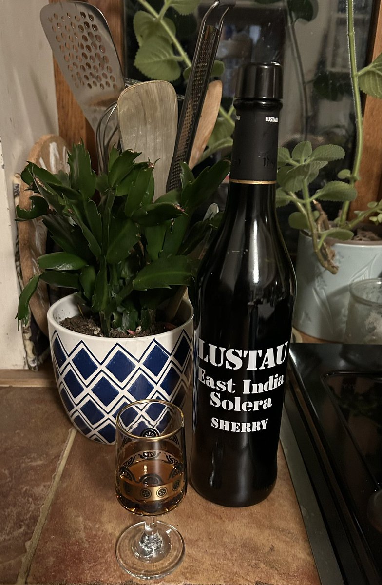 jrosemilliner's tweet photo. Living my best Yuletide life by drinking a @BodegasLustau Sherry while listening to the @TheRestHistory podcast about Lord Nelson (who, I imagine, drank sherry exactly like this) 🖤 https://t.co/X2CYAXCpUN