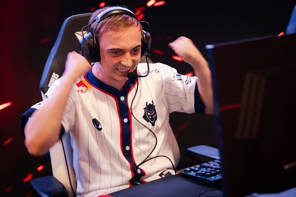 SheepEsports_FR's tweet photo. [OFFICIEL] Le streamer Tiky va affronter Caps 🇩🇰 en 1v1 au RedBull League of Its Own ! https://t.co/Ufsz3gmDih