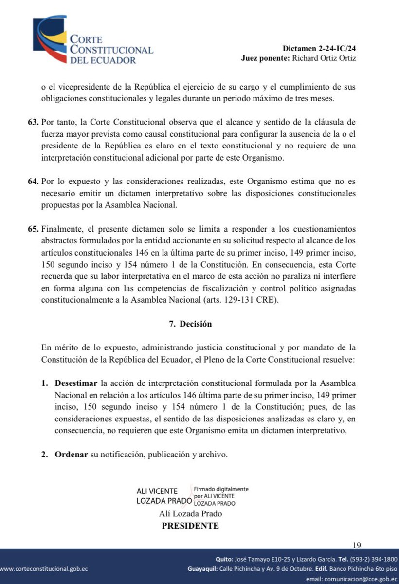 VerdugaAugusto's tweet photo. ABAD PODRÁ SER PRESIDENTA 

En el dictamen 2-24-IC/24, la Corte Constitucional ha dejado en claro que las causales de ausencia temporal previstas en el artículo 146 de la Constitución son taxativas. Esto implica que no es posible ampliar, modificar o interpretar extensivamente dichas causales, salvo lo expresamente establecido en el texto constitucional.

En el caso de la Vicepresidenta, la sanción administrativa de suspensión por parte del Ministerio de Trabajo NO configura una causal de ausencia temporal establecida en el artículo 146, ya que no se trata de una fuerza mayor calificada, como lo requiere la Constitución.

Y es que, en el dictamen de marras, la Corte ha determinado que el concepto de fuerza mayor calificada debe implicar hechos o circunstancias de tal gravedad que impidan de forma material y directa el ejercicio del cargo. En este caso, la sanción administrativa no constituye un hecho de fuerza mayor, ya que no imposibilita objetivamente a la Vicepresidenta ejercer sus funciones. Esto es así porque la sanción es una medida administrativa, no una circunstancia natural o insuperable que limite físicamente el desempeño del cargo.

Más allá de aquello, vale decir que, en un régimen presidencialista como el nuestro, esta continuidad recae en la sucesión establecida en el artículo 146. Y al ser el Ecuador un Estado Constitucional de Derechos y Justicia, la interpretación de las normas administrativas se somete a los principios y disposiciones constitucionales. Esto significa que una sanción administrativa no puede usarse para limitar derechos y obligaciones derivados directamente de la Constitución.

En conclusión, el dictamen 2-24-IC/24 de la Corte Constitucional ha establecido que la sanción administrativa impuesta por el Ministerio de Trabajo a la Vicepresidenta no constituye una causal de ausencia temporal establecida en el artículo 146 de la Constitución, razón por la cual Abad podrá asumir las funciones de la Presidencia de la República durante la campaña del candidato Daniel Noboa.