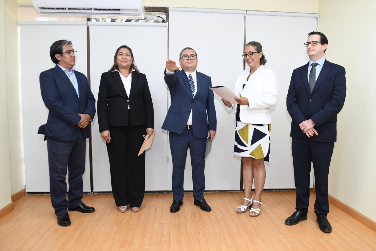 comunica_unach's tweet photo. En el uso de las facultades que la Legislación Universitaria le confiere, la Junta de Gobierno de la Universidad Autónoma de Chiapas, nombró al Doctor Oswaldo Chacón Rojas como Rector para completar el periodo 2022 - 2026. https://t.co/ORiBLZZj2S
