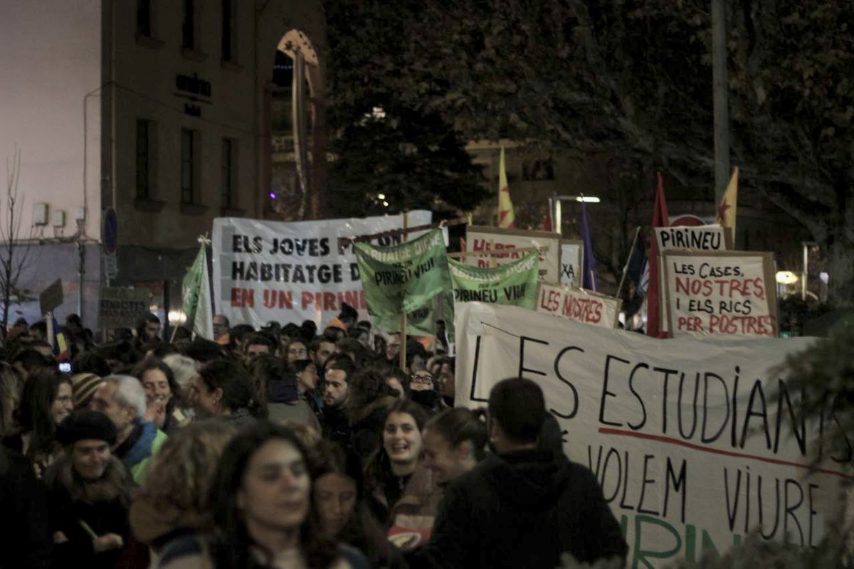 🟢 Jovent combatiu per un <a href="/PirineuViu/">Pirineu Viu</a>!

Perquè cal acabar amb l'especulació i el mercat de l'habitatge, perquè cal acabar amb el capitalisme 🌐🚩