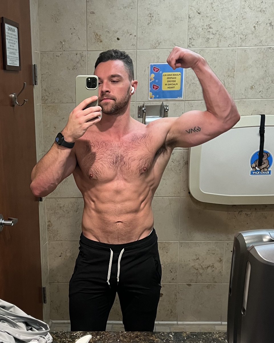 JoeWKennedy's tweet photo. Flex Friday https://t.co/fRhQpdpeOs