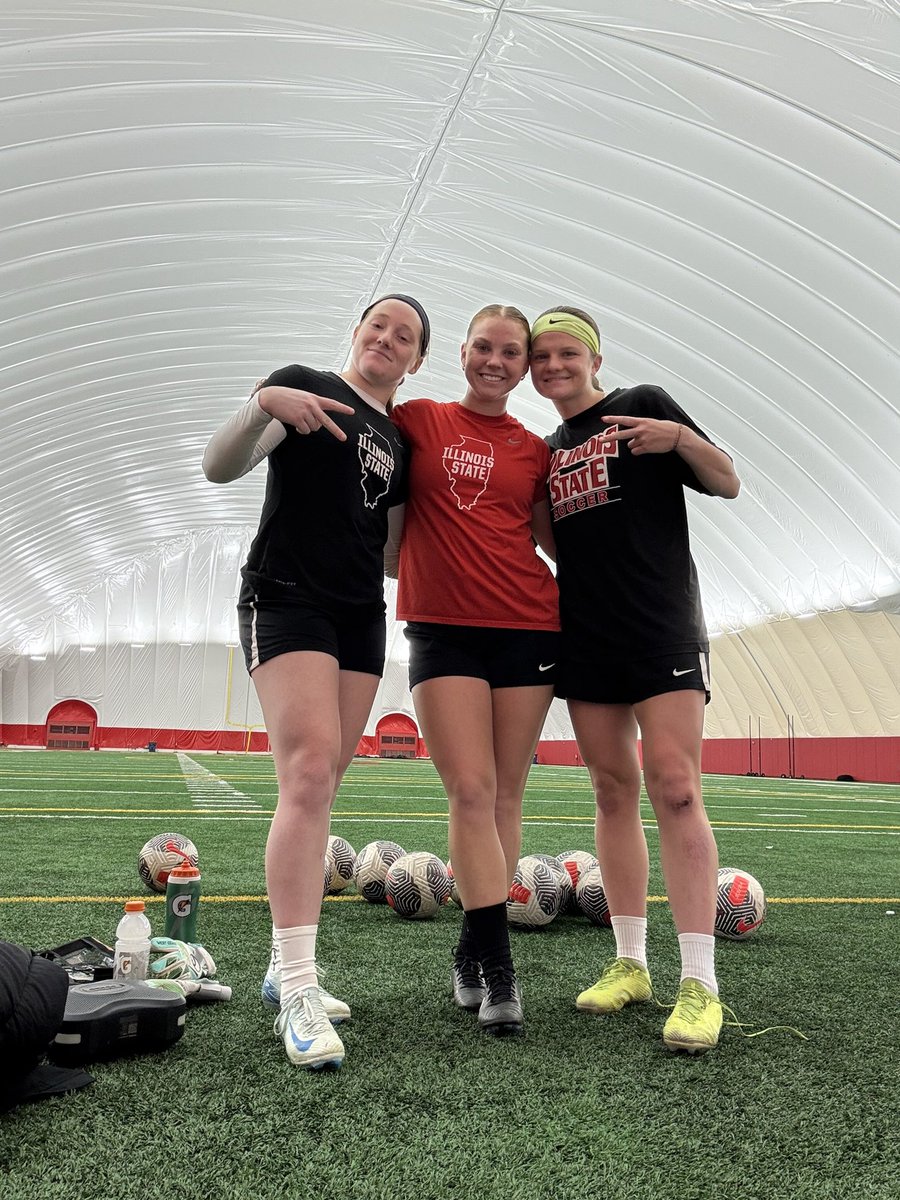 ErikaWells_22's tweet photo. One thing special about @Redbird_Soccer is the sheer about of determination and work ethic we have day in and day out. Everyone has one goal in mind- How can we be 1% better today than we were yesterday? https://t.co/GxrkAp2DfV