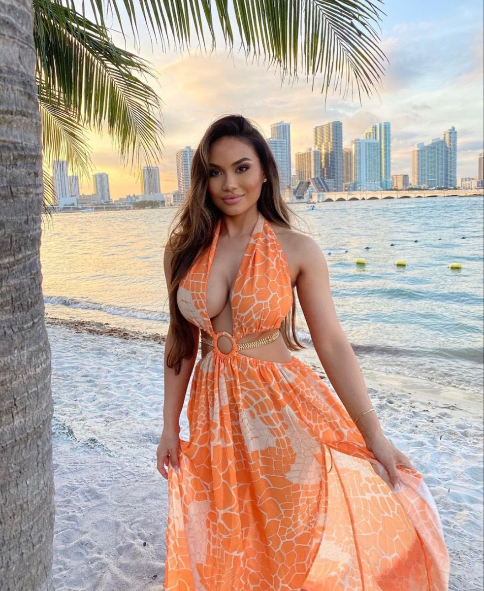 Last day on the beach here in Miami, back to to the cold and snow in NewYork. Lord help me. #Goddess

If y’all having bad weather, stay safe and warm, a good hot toddie will help.