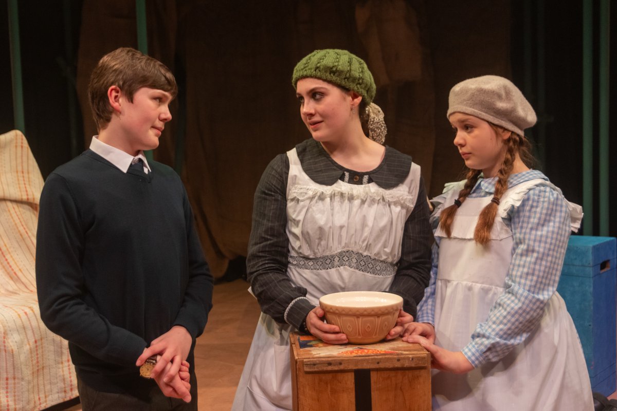 This will stop you in your tracks…
5 extra tickets have just been released for tonight’s first night of our otherwise SOLD OUT production of The Railway children which starts at 7:15! 

Hurry though, Perks is about to blow his whistle!
ticketsource.co.uk/bear-pit-theat…