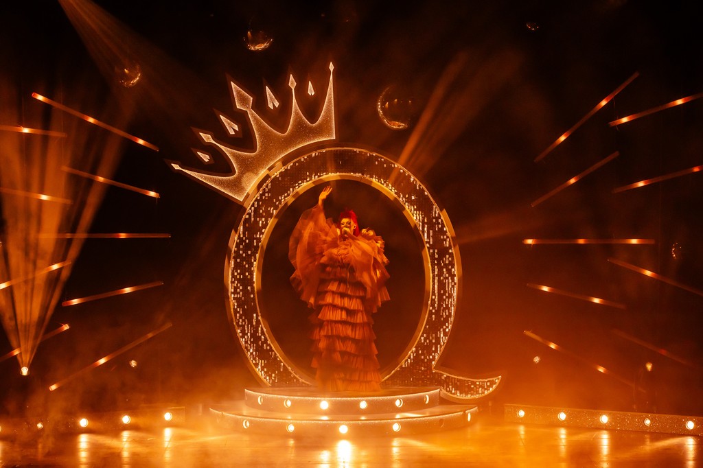 queenztheshow's tweet photo. 👑 Ready for the ULTIMATE night out? 👑✨

 “I laughed, I danced, I sang my heart out! The best night out I’ve had in years! The Queenz are EVERYTHING!” 💖✨

🎟️https://t.co/pwBwds1XYh
#QueenzTheShow #DragMeToTheDisco #IamaQueen #drag #dragqueen #Queenz https://t.co/Ky9svGpFBv