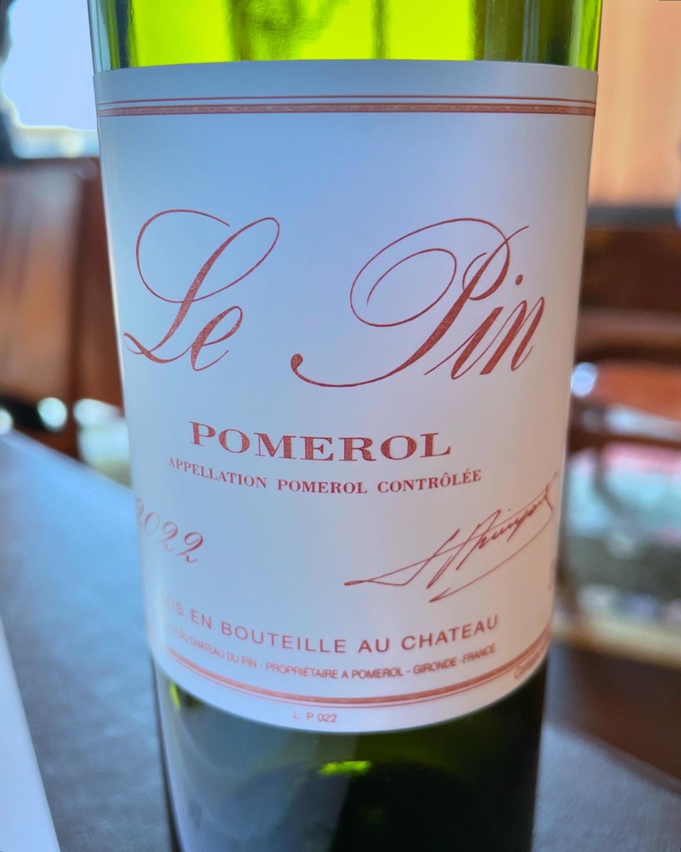 chriswinedoctor's tweet photo. Getting stuck into the right bank now, kicking off with a few nice 2022 Pomerols. #vcc #vieuxchateaucertan #egliseclinet #closduclocher #lepin #pomerol #bordeaux #wine https://t.co/tGBlX0nOF5