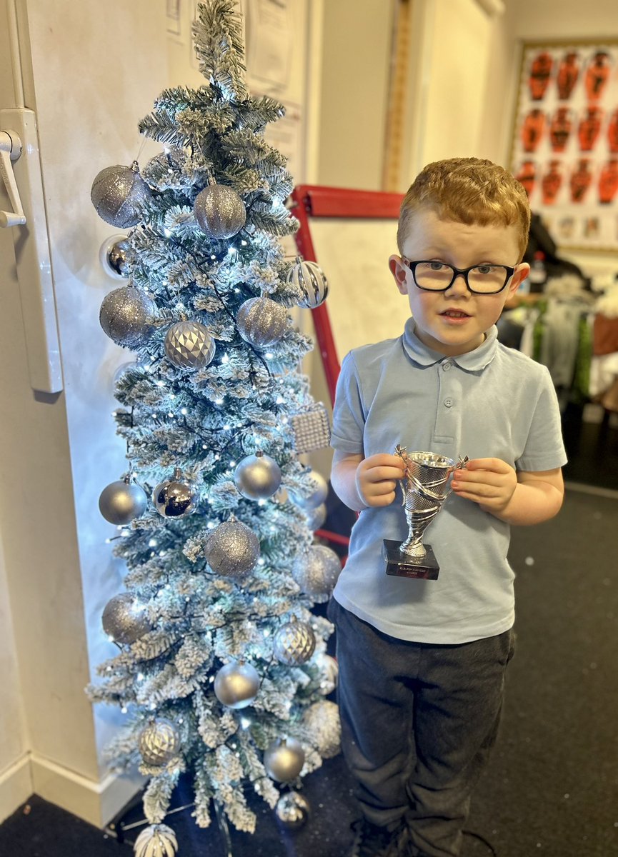 HKPSMrsKirkham's tweet photo. Great effort from this budding footballer in his 1:1 coaching session during the week! Outstanding tackling, sharp skills, and even a cheeky nutmeg earned him a well-deserved medal. A bright future ahead! ⚽🏅 #HardWorkPaysOff #FootballDevelopment #Room3Rocks #HKPS https://t.co/0JAayw3N0B