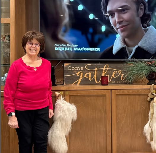 RomComReview1's tweet photo. #DebbieMacomber shared that she &amp; her family enjoyed watching #JoyfulMrsMiracle on Thanksgiving--the #HallmarkChannel movie based on her book.  

If you enjoy Debbie's storytelling, check out THIS POST that lists ALL of her #ChristmasNovels.

READ:  https://t.co/RNmml1mkrD https://t.co/umLJ1Z1qsu