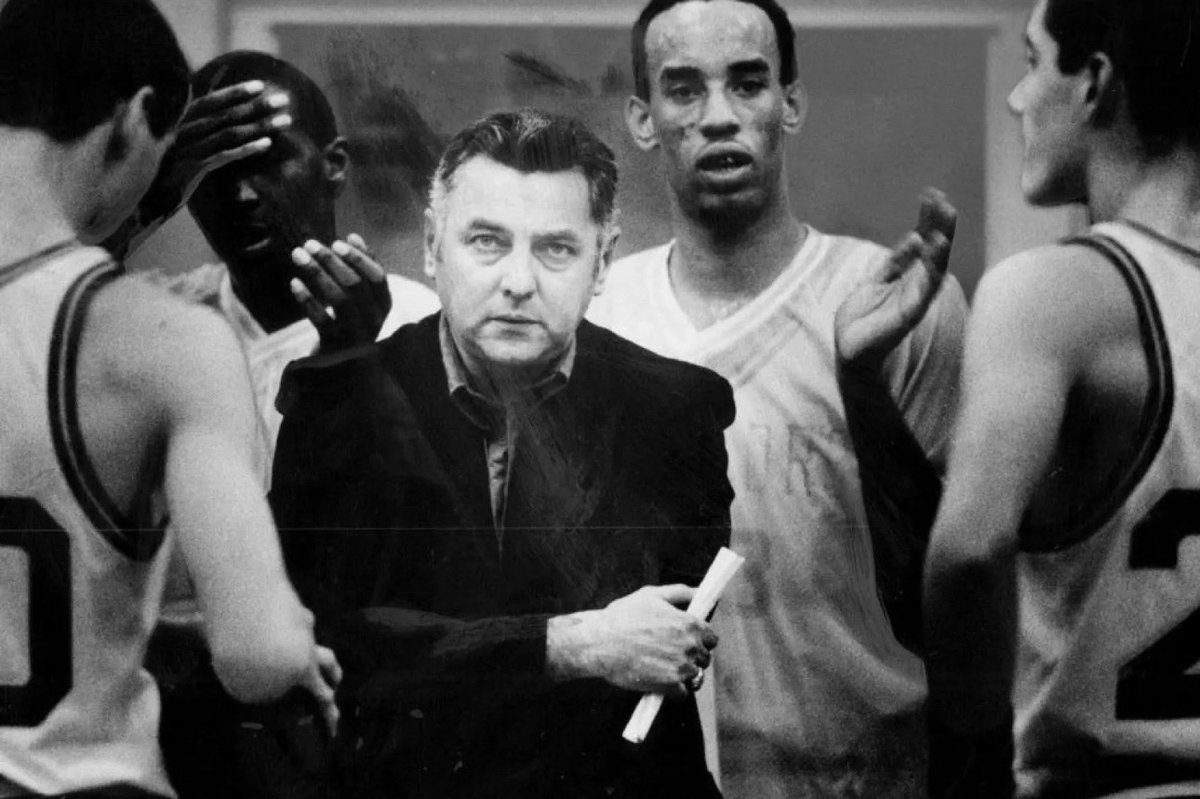 michaelsobrien's tweet photo. De La Salle is going to name its basketball court after former coach Jerry Tokars before the game against Leo tonight. 

Tokars compiled a 425-157 record from 1961-83. The Meteors reached state 3 times and finished 3rd in 1977. He was a 4-year starter as a player at De La Salle. https://t.co/yzZzuCfkQi