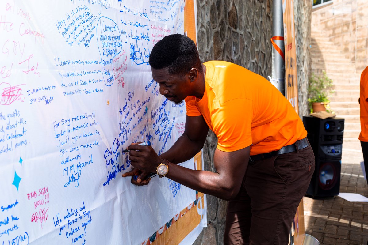 UNDP in Sierra Leone (@undpsierraleone) on Twitter photo Day 1⃣2⃣ of #16DaysOfActivism
UNiTED against #GBV.
<a href="/UNDPSierraLeone/">UNDP in Sierra Leone</a> male colleagues proudly declare their stance at our #OrangeFriday event. Together, we are committed to ending gender-based violence & promoting a safer, more equal world for all.
#16Days <a href="/FredAmpiah/">Fredrick Ampiah</a> #SaloneX Day 1⃣2⃣ of #16DaysOfActivism
UNiTED against #GBV.
<a href="/UNDPSierraLeone/">UNDP in Sierra Leone</a> male colleagues proudly declare their stance at our #OrangeFriday event. Together, we are committed to ending gender-based violence & promoting a safer, more equal world for all.
#16Days <a href="/FredAmpiah/">Fredrick Ampiah</a> #SaloneX