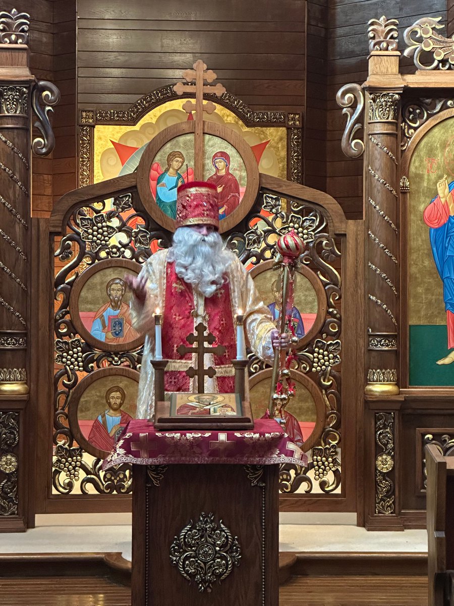 GCUofUSA's tweet photo. 🎅 Happy #SaintNicholasDay! We had a visit from the man himself, Ol' St. Nick! And yes, he delivered gifts of coins and oranges for health and prosperity to everyone 🪙🟠... Sure, the coins were made of chocolate, but we like them that way! 😆🎄 #StNicholasDay https://t.co/933szICGSa