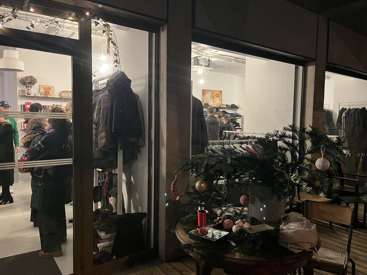 Colombe Brossel (@cbrossel) on Twitter photo Une nouvelle #ressourcerie <a href="/Paris19e/">Mairie du 19e</a> c’est une bonne nouvelle pour le #réemploi qui permet de donner un 2ème vie aux objets et ne pas les jeter. Mais Juste et Utile c’est aussi l’inclusion des personnes en situation de handicap au cœur du projet d’insertion ! Bravo 🙌 Une nouvelle #ressourcerie <a href="/Paris19e/">Mairie du 19e</a> c’est une bonne nouvelle pour le #réemploi qui permet de donner un 2ème vie aux objets et ne pas les jeter. Mais Juste et Utile c’est aussi l’inclusion des personnes en situation de handicap au cœur du projet d’insertion ! Bravo 🙌