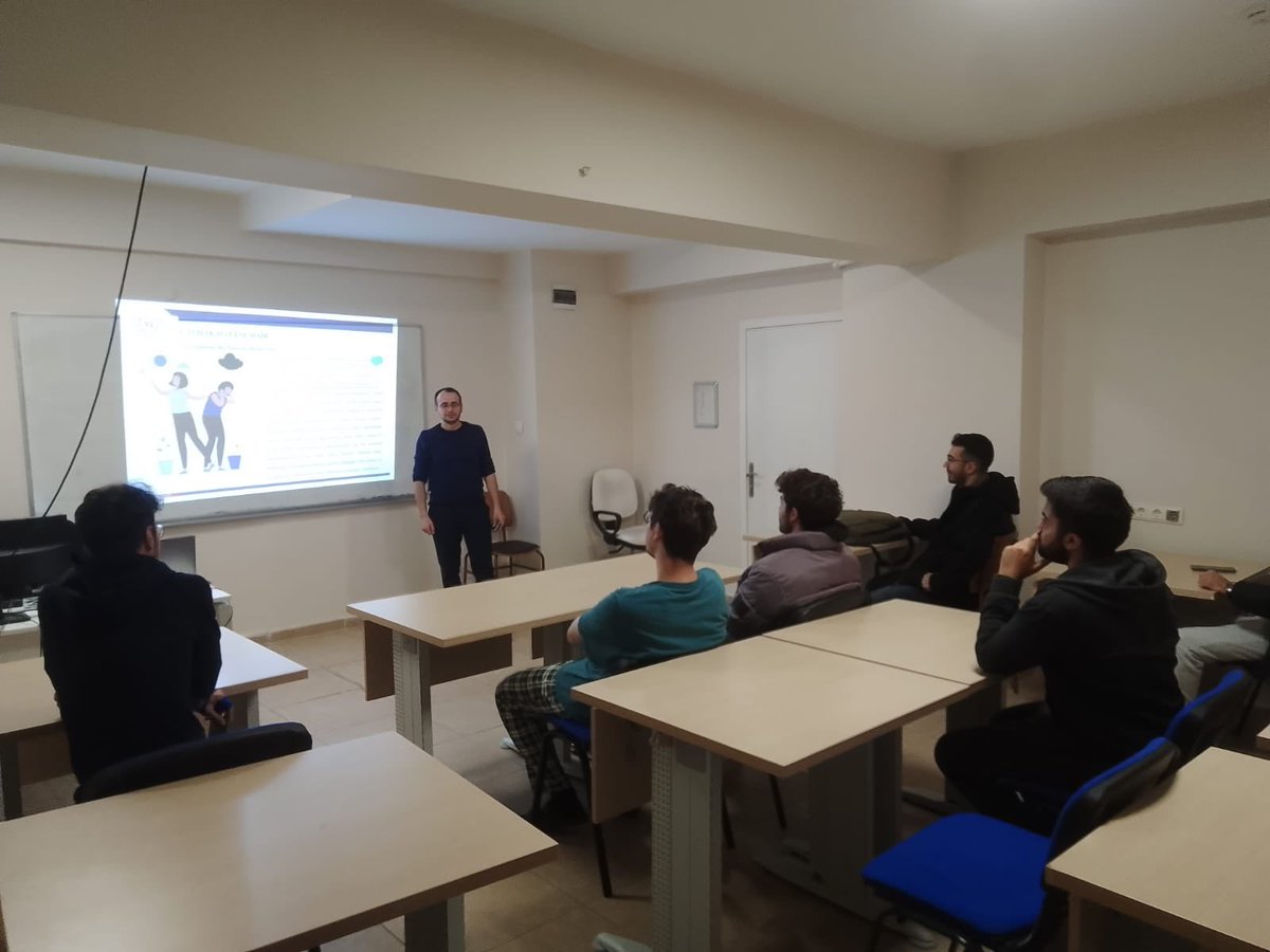 📍Aziziye Yurt Müdürlüğü 

Psikoloğumuz Yunus Sucu tarafından düzenlenen Psikolojik İlkyardım Atölyesi, öğrencilere destek olmaya ve farkındalık kazandırmaya devam ediyor.
