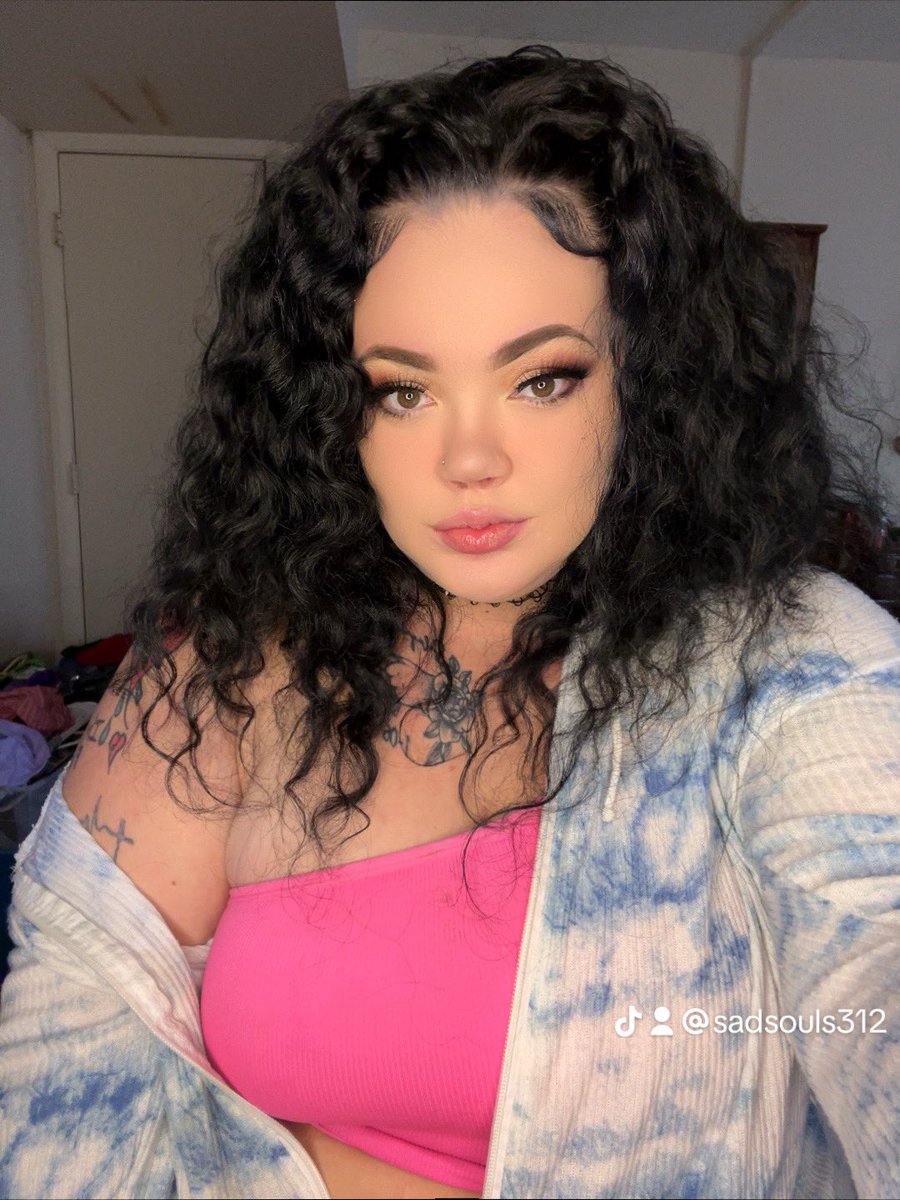 I’m sorry I’ve been greedy and haven’t been posting pics I still love yall 😂😭